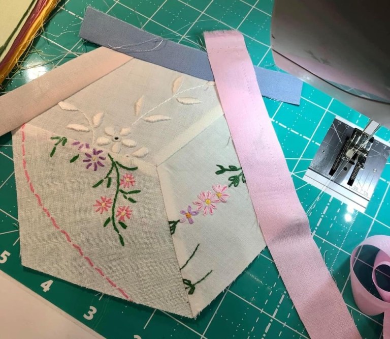 Class 3: Adding Sashing to Hexagons – Rhonda Dort
